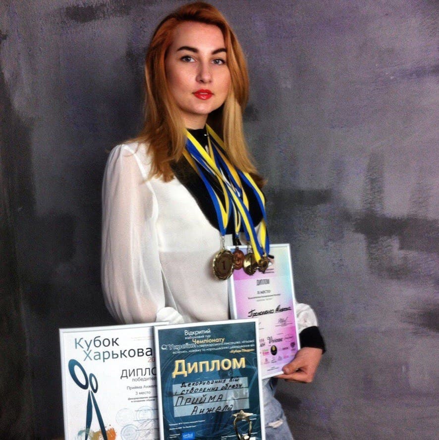 Анжела Прокопенко з нагородами професійних чемпіонатів